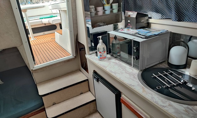 Santa Lucia Boat Rental | Virginia Bed and Boat