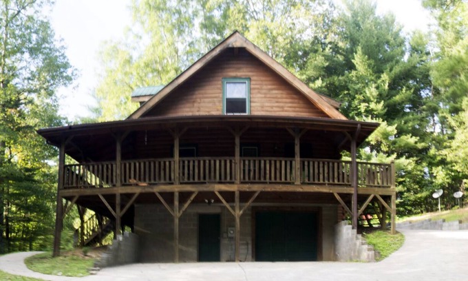Vein Mountain Cabin | Visit a Great Family Hideaway In The Blue Ridge Mountains 20 Min. to Lake Lure