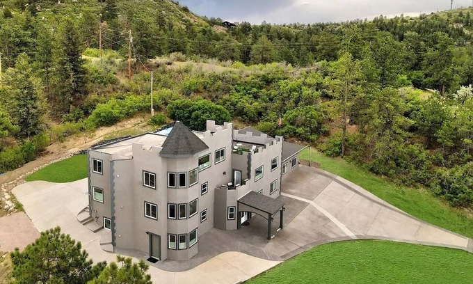 Castle Rock House | Vista 5BR/4BA Sleep9 Accessible CamperParkShopGolf