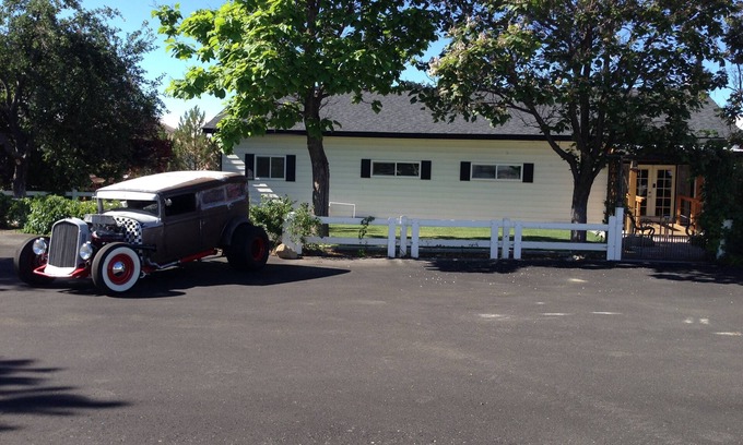Mira Loma House | Vista Gardens. A quiet home in the country, yet close to town. Between 149-245.