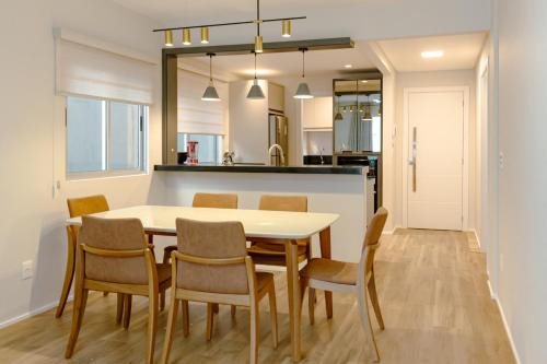 Itapema Apartment | Vista Mar na R.303 em Itapema, Garagem&Wifi HU1718