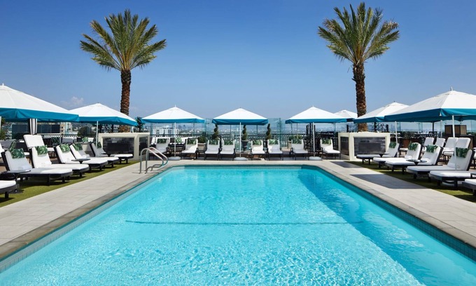 Norma Triangle Hotel | Vista Suite at The London West w/Private Balconies Near Beverly Hills Shopping