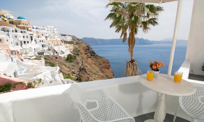 Oia Hotel | Vogue Suites