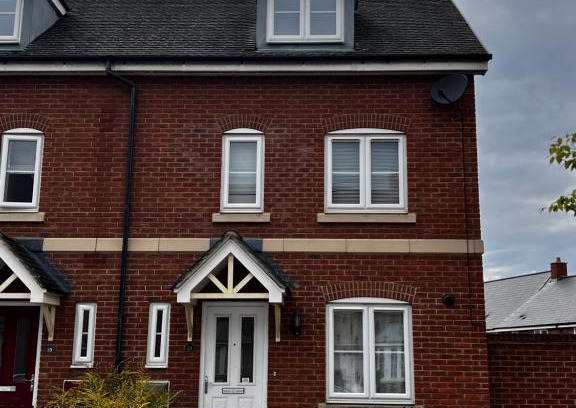 Hucclecote Bed & Breakfast | VRLProperties.