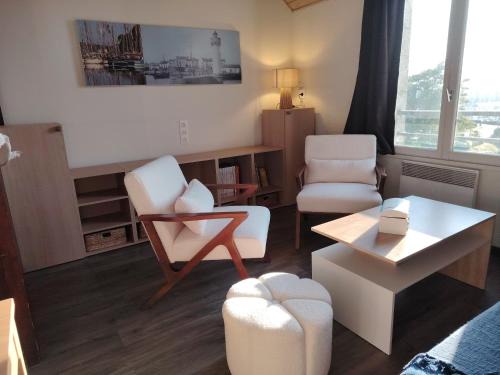 Arzon Apartment | Vue capitainerie