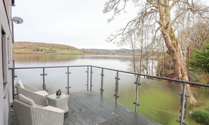 Llanycil Cottage | VYRNWY LAKESIDE - BALA LAKE, romantic in Bala