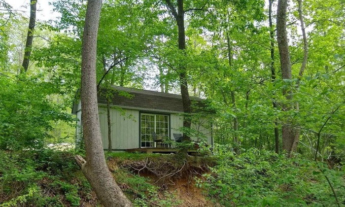 Moodys Apartment | w/hot tub, 3 mi from Illinois River float rentals