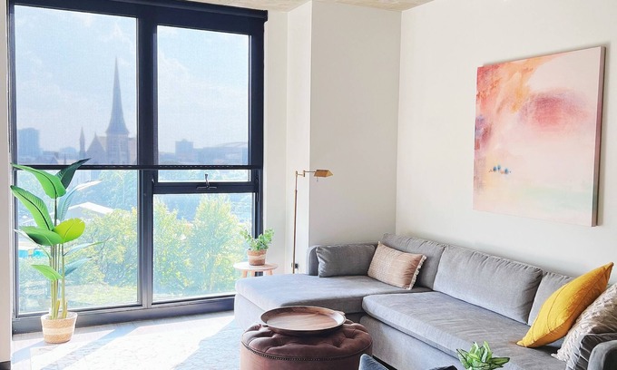 West Town Apartment | W. Loop Luxurious furnishings, 5- Star Amenities