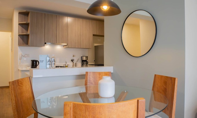 Miraflores Apartment | w Modern 2BR w Scenic Balcony Close to Kennedy Park