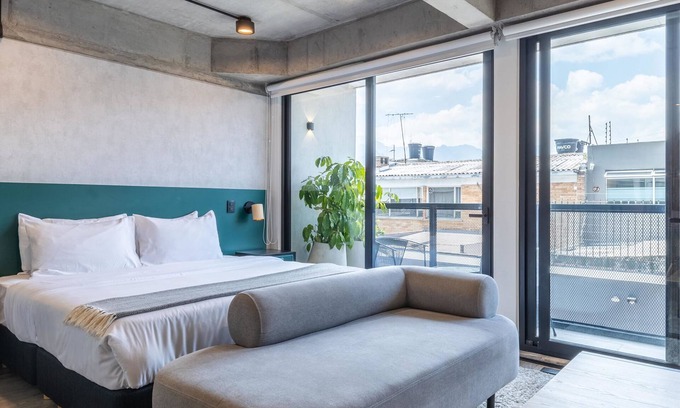 Barrios Unidos Apartment | w Stylish Loft in Virrey