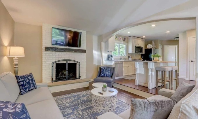 Muskego House | W172-Lannon · Charming Muskego House, Walk to Lake & Restaurants