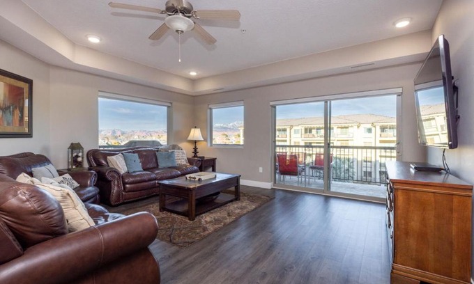 St. George Hotel | W304-Mojave Skies Poolside 4 Bed Estancia Resort