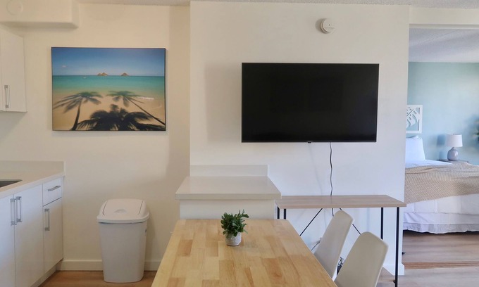 Waikiki Condo | Waikiki Banyan - Free Parking, AC, Wi-Fi, Conveniently Located