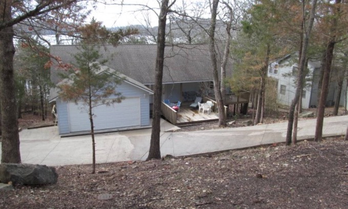 Lost Bridge Village House | Wake & Lake! 6BR Lakefront Home on Beaver Lake