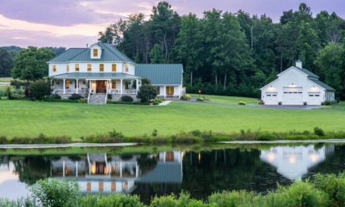 Reva House | WALDEN HALL MAIN MANOR : LIVE IN LUXURY