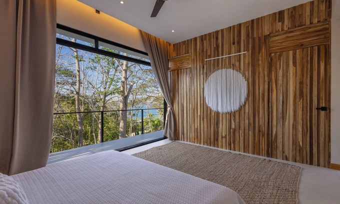 Manzanillo House | Walk 200m to the beach, ocean view Villa Murakami