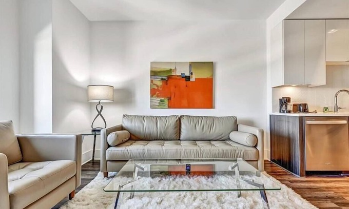 Garden Hills Apartment | Walk 8mins to Buckhead Village| 2BR nr HJ Airport