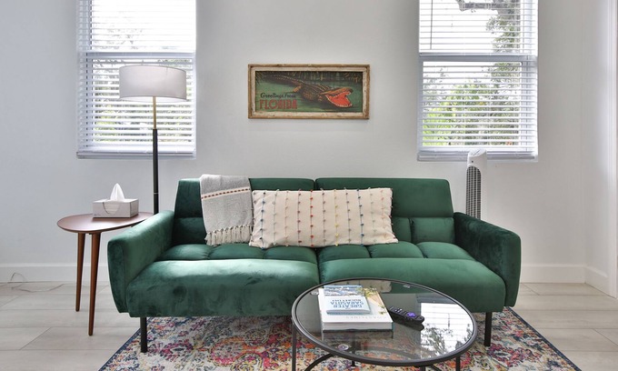 Gillespie Park House | Walk Downtown! Work & Relax, Modern, Pet welcome