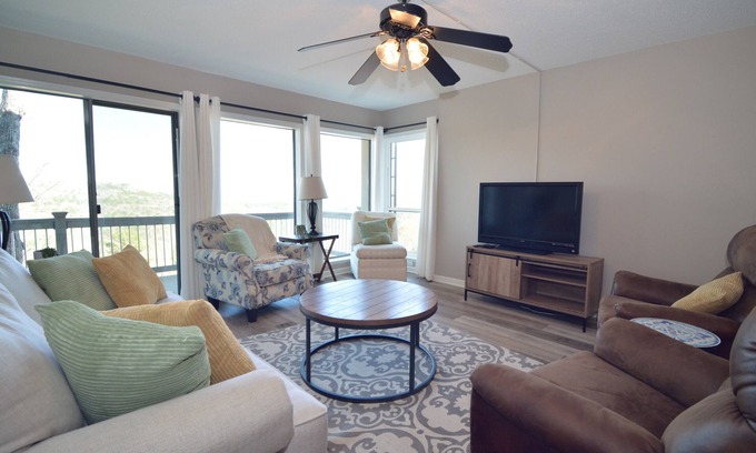 Fairfield Bay Condo | Walk in, 2 bed 2 bath Condo, Pool access, Tennis courts, and Close to Marina.