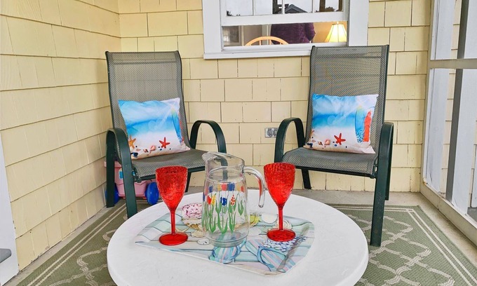 South Harwich Cottage | Walk to Beach, AC, WiFi, Screened porch