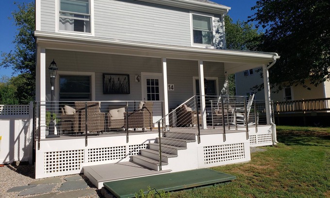 Jamestown Shores House | Walk to beach - Comfy new home