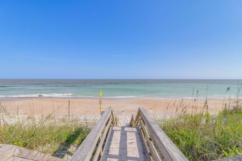 Surf City Apartment | Walk to Beach Family-Friendly Surf City Condo!