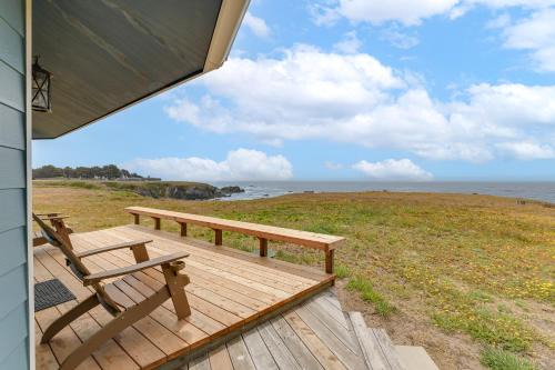 Caspar House | Walk to Beach Luxury Oceanfront Escape in Caspar