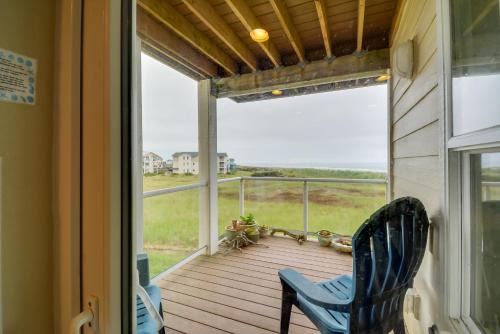 Westport Apartment | Walk to Beach Panoramic Splendor Westport Condo