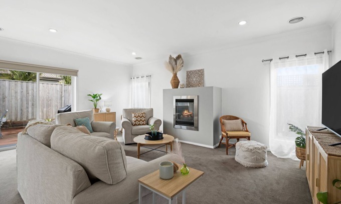 Torquay House | Walk to beaches,cafes,kids playground and oval- Amazing location- Stunning Home