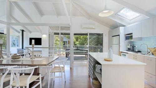 Killcare House | Walk To Beautiful Beach and Bushwalking Trails