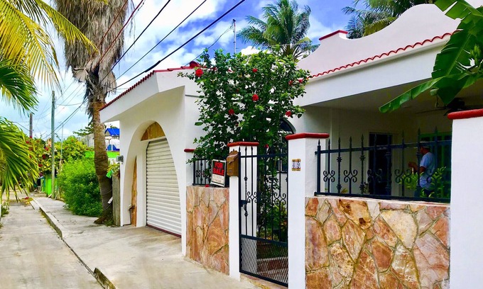 Salinas Apartment | Walk to Caribbean Beach from Isla Mujeres Studio with Kitchenette