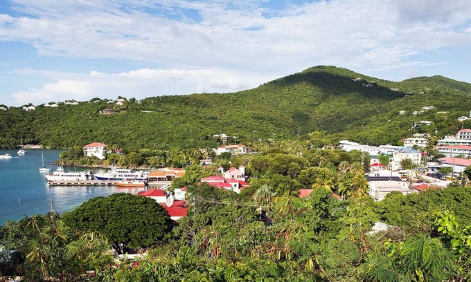 Great Cruz Bay Condo | Walk to Cruz Bay. Charming 2 BR/2BA Condo overlooking Cruz Bay harbor!