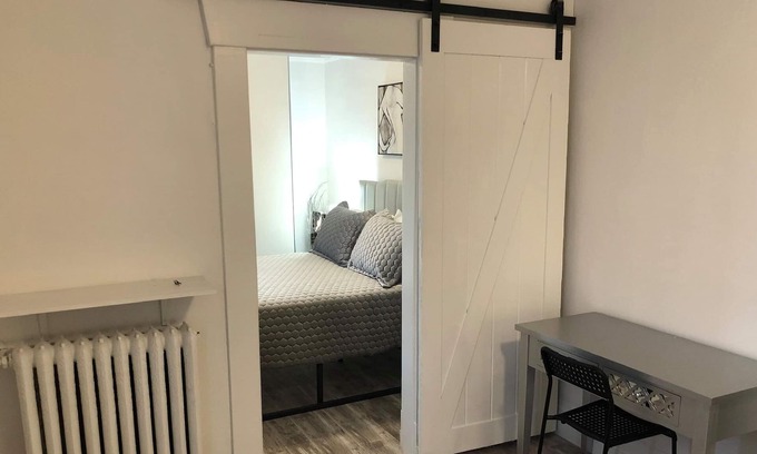 Fairview Apartment | Walk to Granville Island, walk to the beach