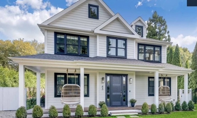 Amagansett Lanes House | Walk to Ocean Beach & Town from NEW 6 Bedroom Home on Hedges Lane