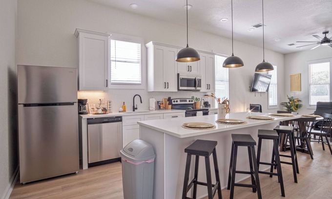 Eastside Promise Neighborhood Apartment | Walk to Riverwalk! 3br/2ba Gem Near Fun Downtown!