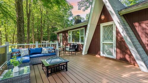 Pocono Lake House | Walk to the Lake Firepit and Sunroom Tomhickon