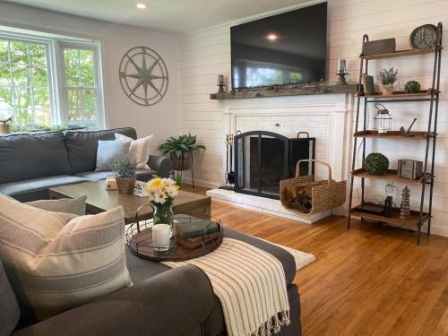 West Dennis House | Walk2beach, Hottub, Firepit, Petsok