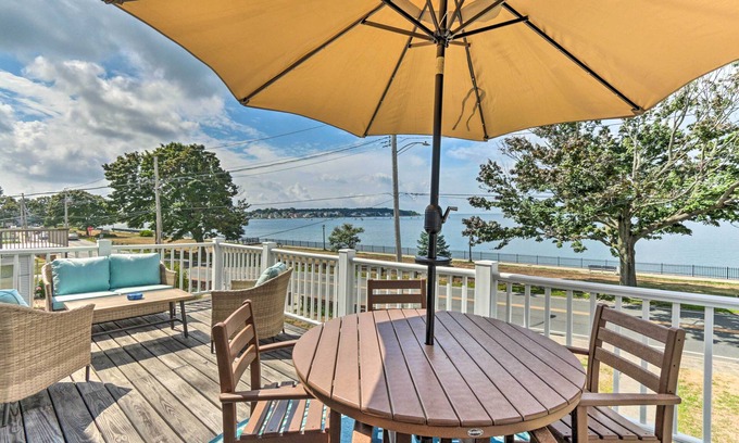 East Shore Cottage | Walkable New Haven Retreat w/Ocean Views!