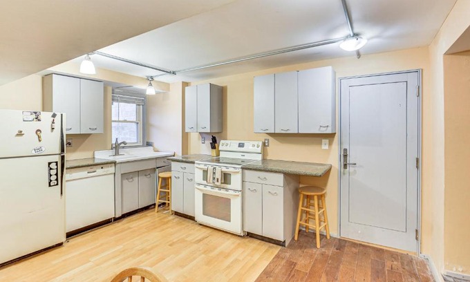 South Side Slopes Apartment | Walkable Studio in the Heart of Pittsburgh!