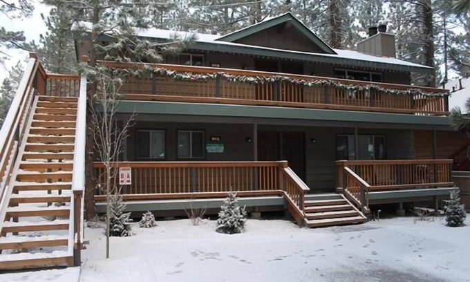 Summit Estates Cabin | Walking distance to Snow Summit!