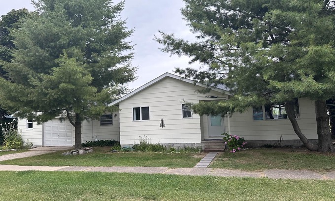 Grand Marais House | Walking distance to everything!