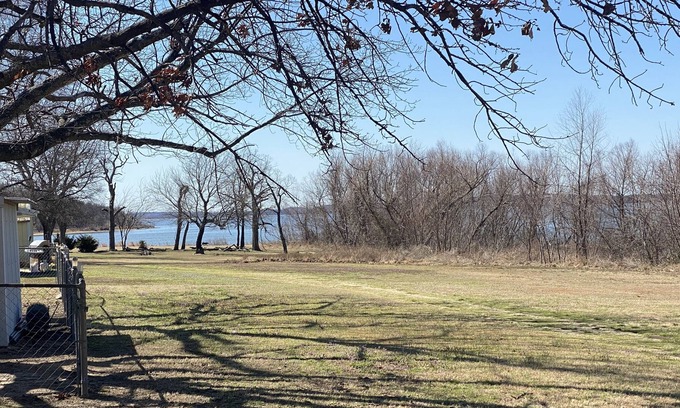 Eufaula House | Walking distance to sandy shores and boat ramp