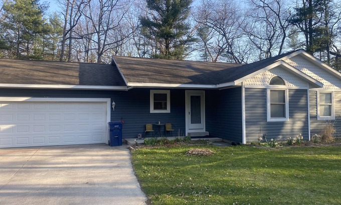 Rapid City House | Walking Distance To Torch Lake Sandbar!