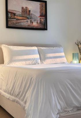 Hollywood Apartment | Wallace Luxurious