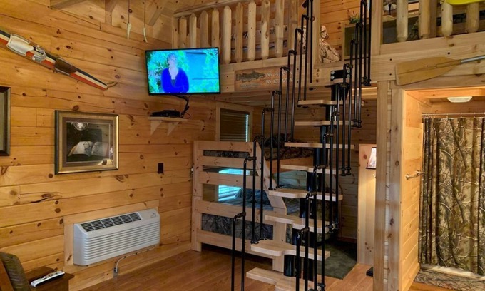 Byrdstown House | Walleye Point sits about 300 yds from East Port Marina and Dale Hollow Lake