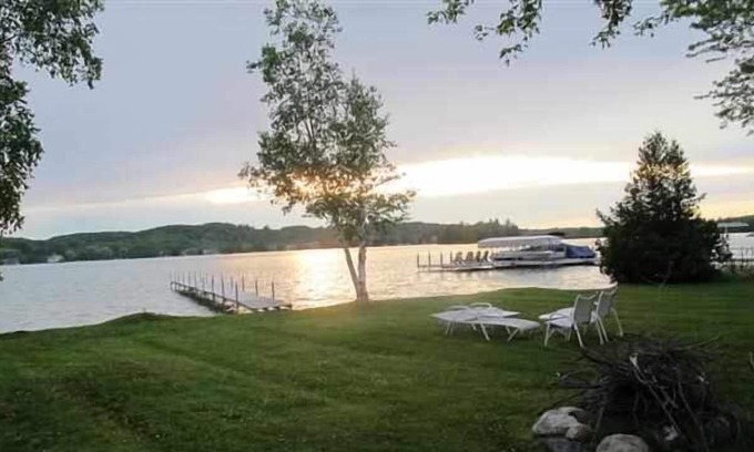Petoskey Cottage | Walloon cottage close to Petoskey, golf, fishing, restaurants, and shopping