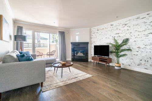 Contra Costa Centre Apartment | Walnut Creek 1br w pool ac nr shops SFO-1559