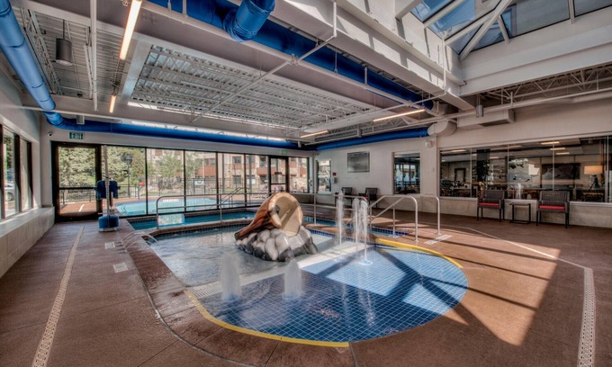 Peak 9 Condo | Warm 1br Slopeside Escape - Steps To Main St + Winter Fun! 1 Bedroom Condo by RedAwning