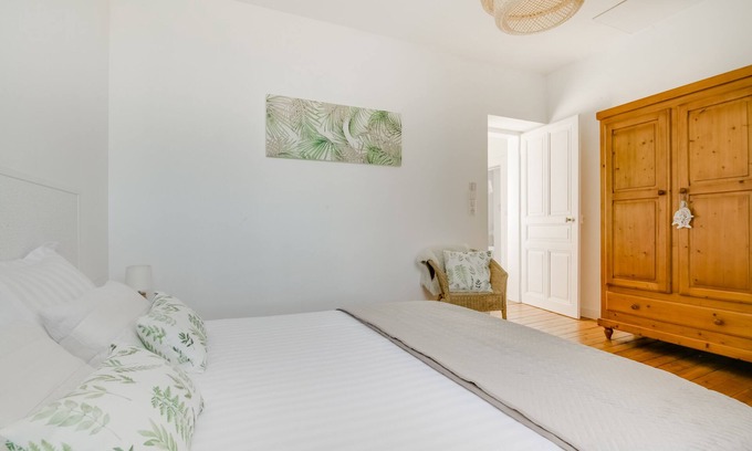 Robert-Espagne House | Warm and Family Home - High Range