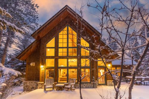 The Highlands House | Warm, Spacious, and Elegant Breckenridge Home near golf course, hot tub, arcade machine, foosball